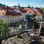 Gallus' Secret Romance *