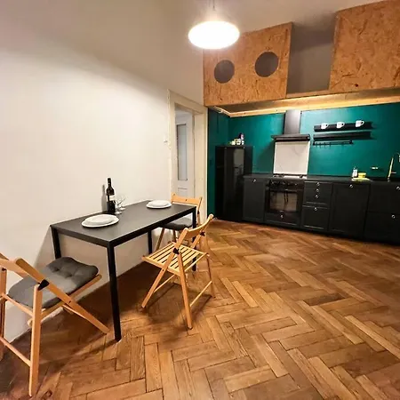 Gallus' Secret Romance